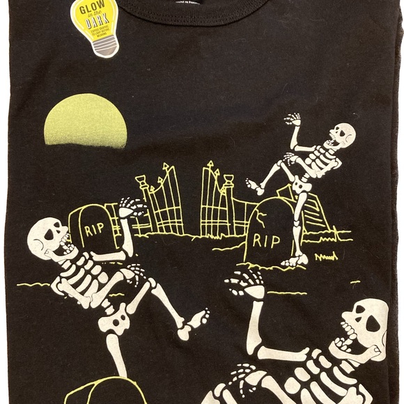 NWT boys long sleeve Halloween shirt.🎃Glows in the dark!Size large 10/12 - Picture 3 of 4